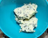Foto del paso 6 de la receta: Muslitos de pollo deshuesados, rellenos de roquefort y nuez