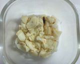 A picture of step 2 of Ra-yu Spicy Chili Sesame Oil with Lots of Garlic.