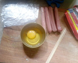 A picture of step 1 of Stick egg net sausage.