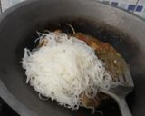 Foto langkah ke 5 dari resep Bihun goreng sambal kacang.