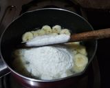A picture of step 3 of Banana Roti.