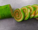 तिरंगे पिनव्हील कुकीज़ (Tiranga Pinwheel Cookies Recipe in Hindi) रेसिपी चरण 6 फोटो