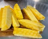 Une image de l'étape 2 de Salade de fruits rouges, ananas et raisin.