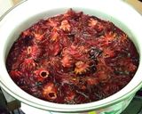 Foto langkah ke 2 dari resep Sirup Rosella Homemade.