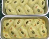 Hình bước làm 6 của món Bánh mì hoa cúc