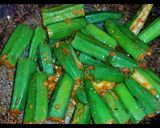 A picture of step 1 of Spicy bhindi masala.