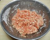 A picture of step 2 of Stir-fried Ground Pork Wrapped in Lettuce.