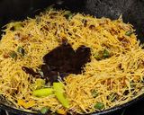 A picture of step 3 of Chilli vermicelli.