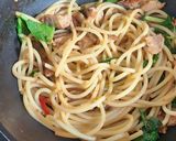รูปขั้นตอนการทำที่ 3 ของ สปาเกตตี้คะน้าปลาเค็มหมูชิ้น