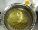 A picture of step 4 of Sweet Potato Jam Rolls.