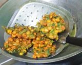 Foto langkah ke 7 dari resep Bakwan Jagung Manis Bayam.