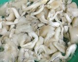 Hình bước làm 1 của món Nấm Bào Ngư Kho Tiêu