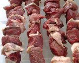 A picture of step 4 of Espetada (Meat on a stick).