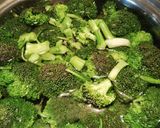 Foto del passaggio 2 della ricetta Rigatoni con broccoli e crema di mozzarella