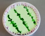 Foto langkah ke 7 dari resep Bolu kukus semangka.