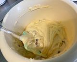 Une image de l'étape 9 de Gâteau aux prunes et fruits confits au rhum.