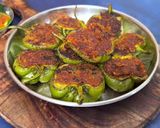 भरलेली ढोबळी मिरची/ भरलेली शिमला मिरची/ stuffed Shimla mirchi/ stuffed capsicum - मराठी रेसिपी रेसिपी स्टेप 12 फोटो