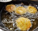 A picture of step 2 of Tomato pakoras.