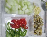 Foto langkah ke 1 dari resep Tumis Kerang Timun.