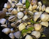 Foto langkah ke 3 dari resep Kerang Tahu Saos Padang.