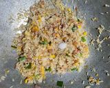 Foto langkah ke 5 dari resep Nasi goreng luncheon.