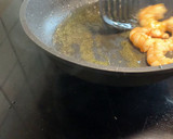 Foto del paso 6 de la receta: Ensalada de lentejas, papaya, huevo, langostinos y el aliño de sus cabezas