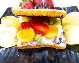 A picture of step 3 of Fruity Creamy Choco Sandwich.