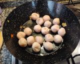 Foto del paso 9 de la receta: Albondigas con sepia,patatas y alcachofas