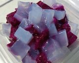 Foto langkah ke 4 dari resep Puding Buah Naga Kuah Keju.