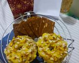 A picture of step 4 of Pista Pudding Baked Doughnut.