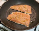 Foto del paso 3 de la receta: Filete de salmón con panache de verduras