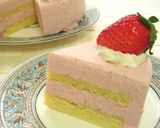 A picture of step 13 of Spring-Colored Strawberry Mousse Cake.