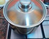 Foto del paso 2 de la receta: Peras al mosto blanco en almíbar de albaricoque y vainilla