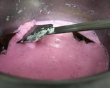A picture of step 2 of Beetroot payesh.