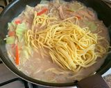 A picture of step 4 of Champon (the Noodle in Nagasaki).