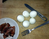 A picture of step 1 of Bacon and egg salad.