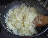 A picture of step 3 of Handy Caramelized Onions.