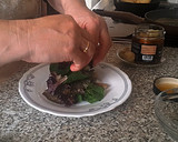 Foto del paso 8 de la receta: Ensalada templada de setas, alcachofas en escabeche y gambas