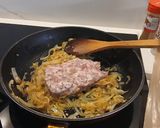 Foto del paso 3 de la receta: Bocadillo Mudéjar de Jueves Lardero (Longaniza confitada con Huevo rallado)
