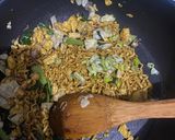 Foto langkah ke 5 dari resep Mie goreng pipih.