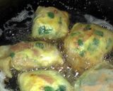 Foto langkah ke 3 dari resep Martabak Telor Mini Isi Sosis.
