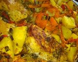 Foto del paso 8 de la receta: Pollo al horno con verduras 🍗🥔🥕🍅