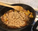 Une image de l'étape 7 de Minis chorizos aux haricots blancs, tomates séchées et courgettes jaunes.