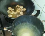 A picture of step 4 of Wok-fried prawns with broccoli and bok choy.