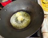 A picture of step 2 of Garlic Chicken Linguine.