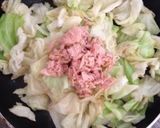 A picture of step 3 of Cabbage and Tuna Stir-Fry.