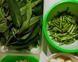 Foto langkah ke 1 dari resep Kangkung Rebon Saus Tiram.