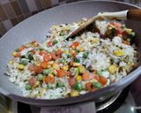 Foto langkah ke 4 dari resep Nasi Goreng Ceria.