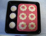 A picture of step 4 of Baked Rice Flour Doughnuts.