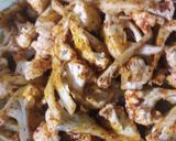 A picture of step 2 of Gobhi Pakore.